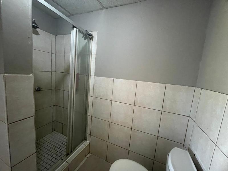 To Let 1 Bedroom Property for Rent in Kannoniers Park North West